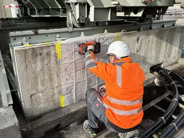 Kernbohrung im Rahmen von Bauwerksuntersuchungen an einem Schornstein